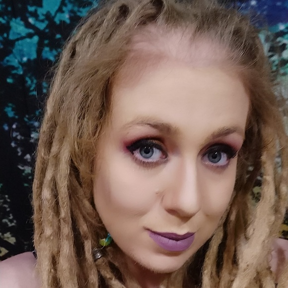 Meet your Posher, Sierra - Picture 3 of 4